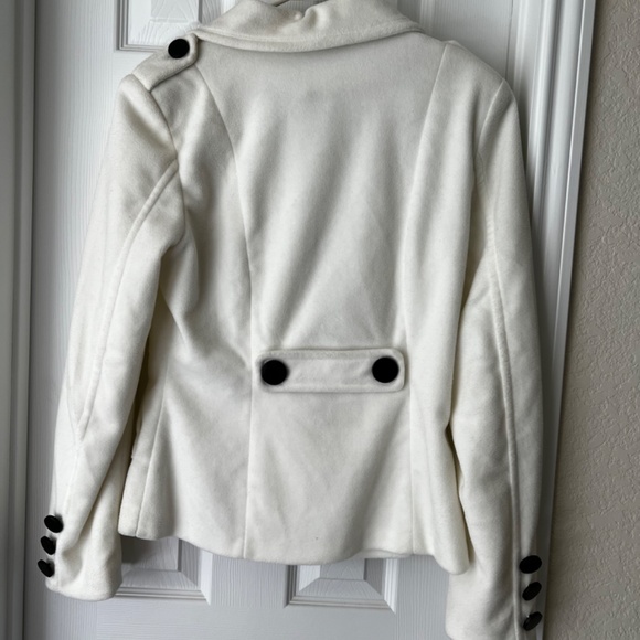 Coat - Picture 5 of 9